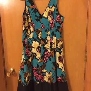 Beautiful V-neck floral spring dress